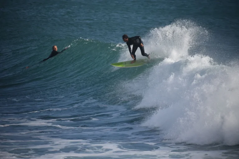 Surf guiding tour at Boilers surf spot, the group rides the perfect green waves