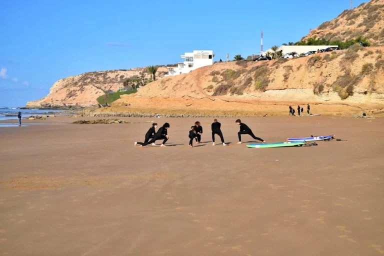 Warm-up of the group surf course at the surf spot Mysterie in Taghazout