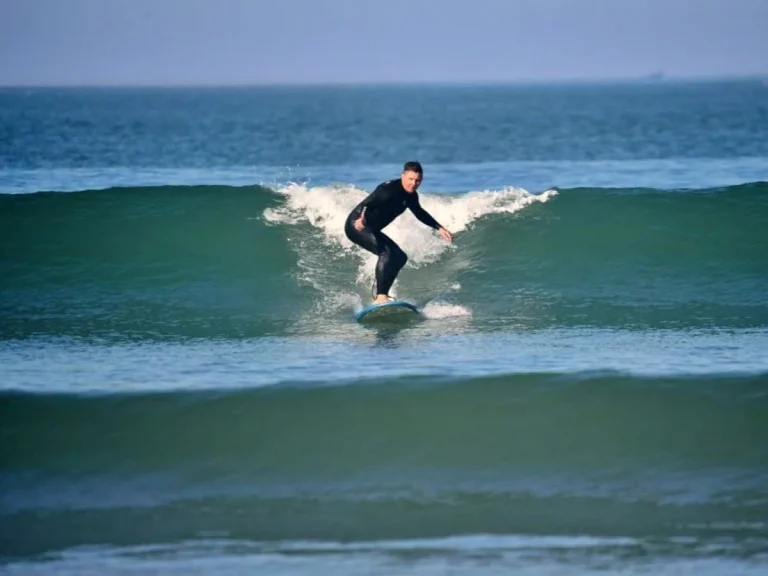 Surf school gains initial experience in the green waves
