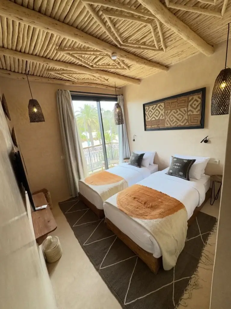 Cozy twin room in modern design